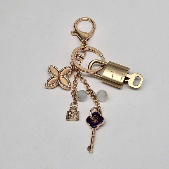 Authentic Louis Vuitton Lock & Key with unbranded Clover Flower Bagcharm 101025 - Picture 5 of 6